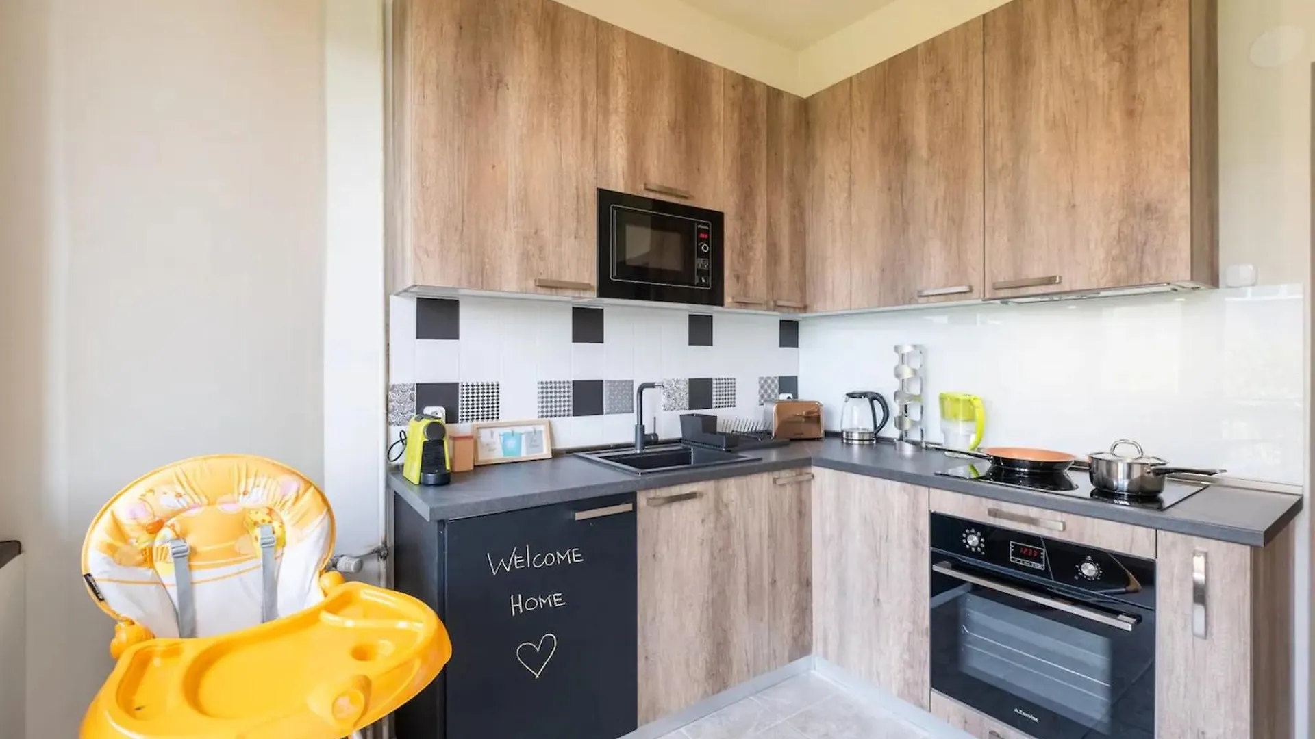 Orange Friendly Apartment Near Vitosha Blvd Sofia Bulgaria